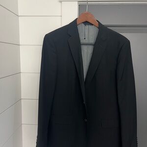 New Banana Republic 100% wool lighweight two button sport coat. Size 44R. Slim